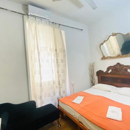 Roman Place Bagian luar foto