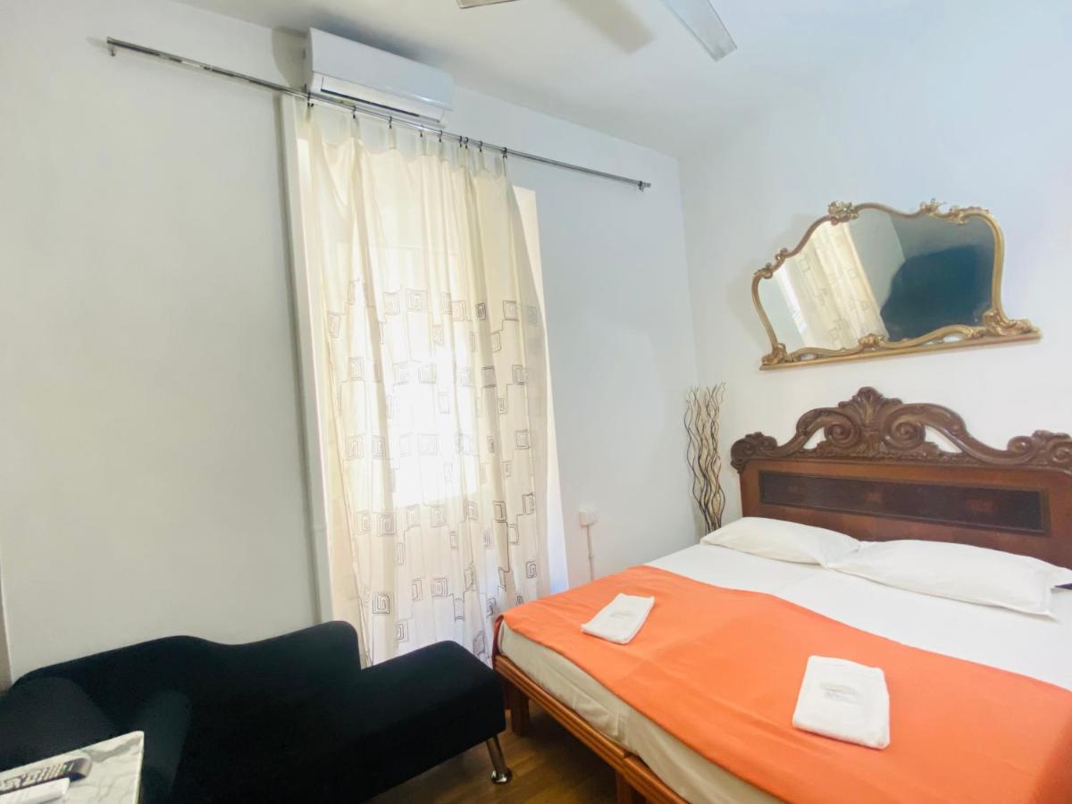 Roman Place Bagian luar foto