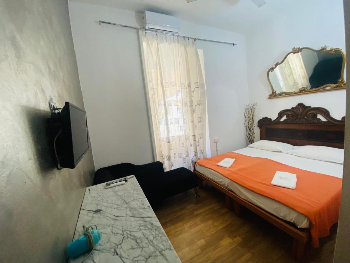Roman Place Bagian luar foto